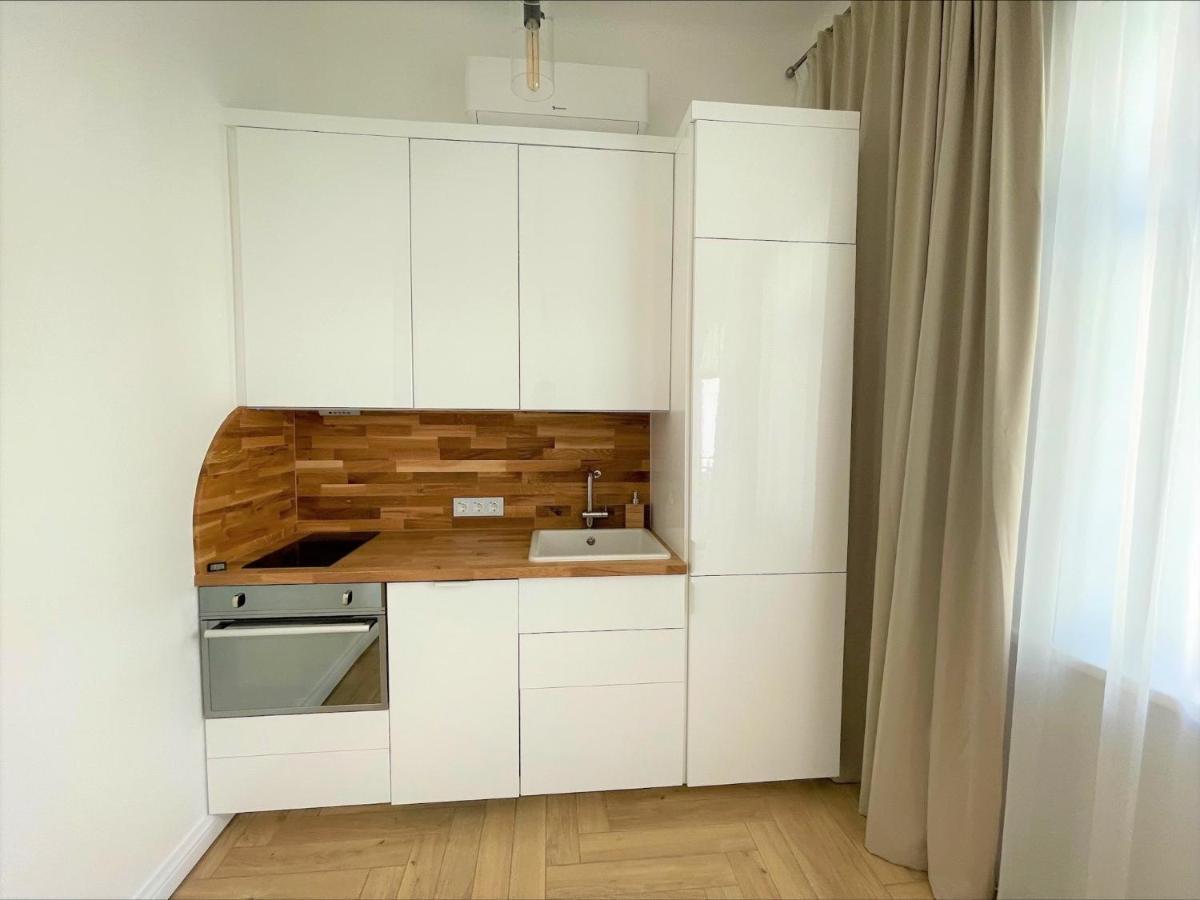 Picturesque Old Town Apartment With Charming Balcony كاوناس المظهر الخارجي الصورة