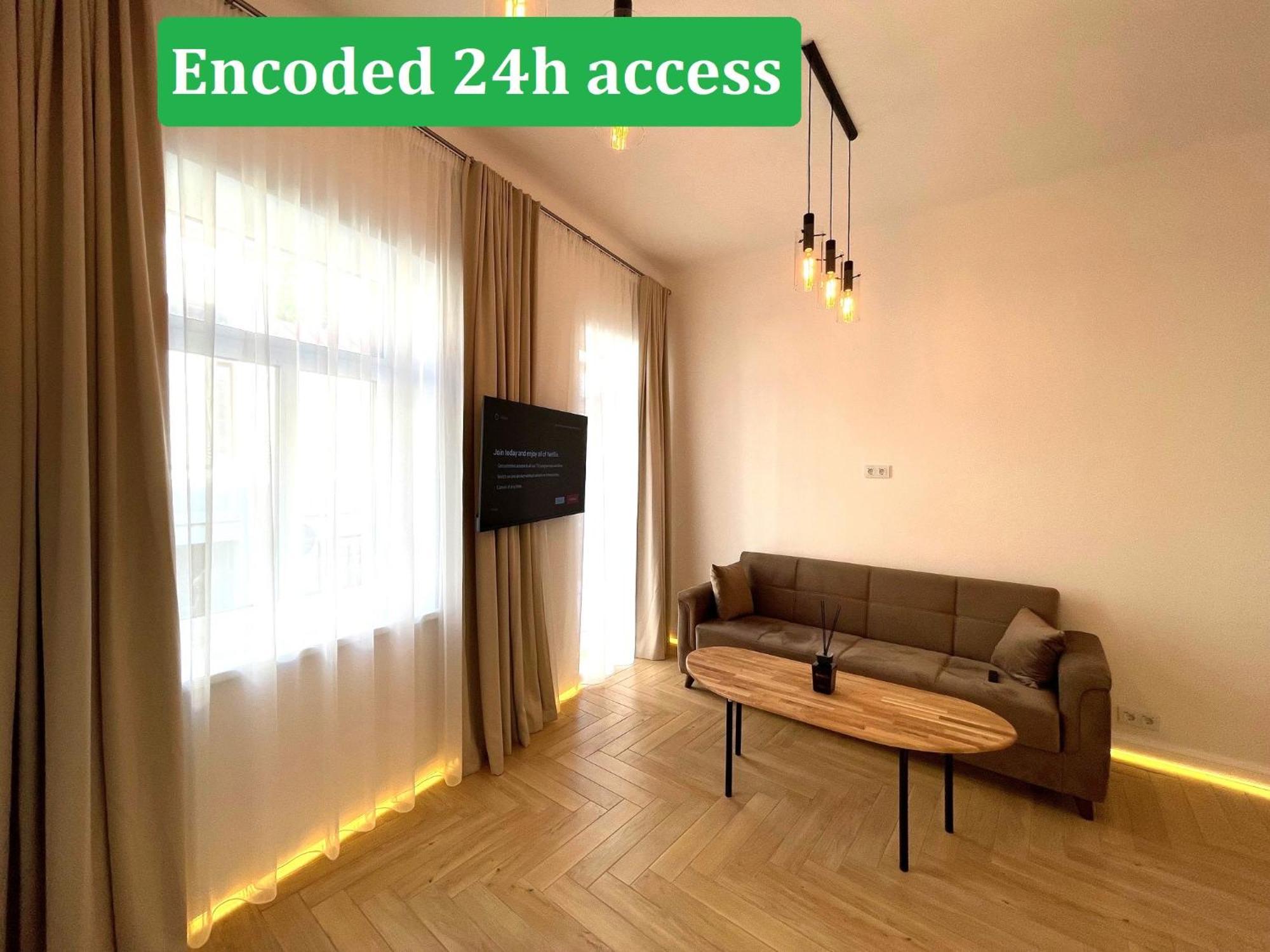 Picturesque Old Town Apartment With Charming Balcony كاوناس المظهر الخارجي الصورة